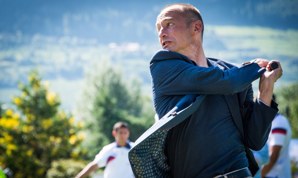 Le club de Foot du Fc Sion s'est initie au golf et posent pour le photographe ce vendredi 22 aout 2014 au Gofl Club de Sion. (PHOTO-GENIC.CH/ OLIVIER MAIRE)