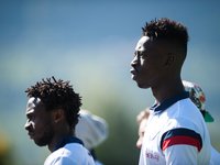Le club de Foot du Fc Sion s'est initie au golf et posent pour le photographe ce vendredi 22 aout 2014 au Gofl Club de Sion. (PHOTO-GENIC.CH/ OLIVIER MAIRE)