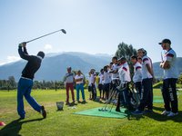 Le club de Foot du Fc Sion s'est initie au golf et posent pour le photographe ce vendredi 22 aout 2014 au Gofl Club de Sion. (PHOTO-GENIC.CH/ OLIVIER MAIRE)