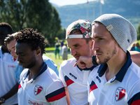 Le club de Foot du Fc Sion s'est initie au golf et posent pour le photographe ce vendredi 22 aout 2014 au Gofl Club de Sion. (PHOTO-GENIC.CH/ OLIVIER MAIRE)