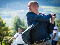Le club de Foot du Fc Sion s'est initie au golf et posent pour le photographe ce vendredi 22 aout 2014 au Gofl Club de Sion. (PHOTO-GENIC.CH/ OLIVIER MAIRE)