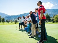 Le club de Foot du Fc Sion s'est initie au golf et posent pour le photographe ce vendredi 22 aout 2014 au Gofl Club de Sion. (PHOTO-GENIC.CH/ OLIVIER MAIRE)
