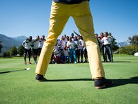 Le club de Foot du Fc Sion s'est initie au golf et posent pour le photographe ce vendredi 22 aout 2014 au Gofl Club de Sion. (PHOTO-GENIC.CH/ OLIVIER MAIRE)