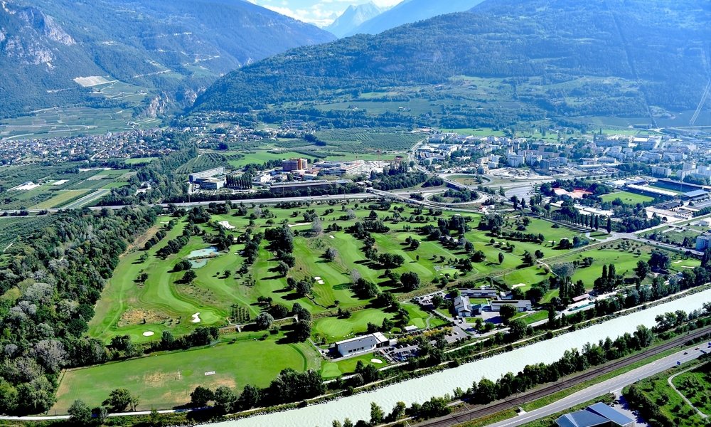 FC Sion - FC Bale, Carlitos (FC Sion) au duel avec Maco Streller,Raiffeisen Ruper League